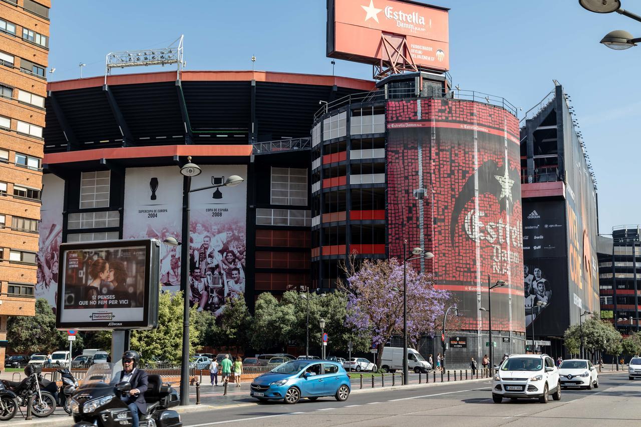 Travel Habitat Mestalla Valência Exterior foto